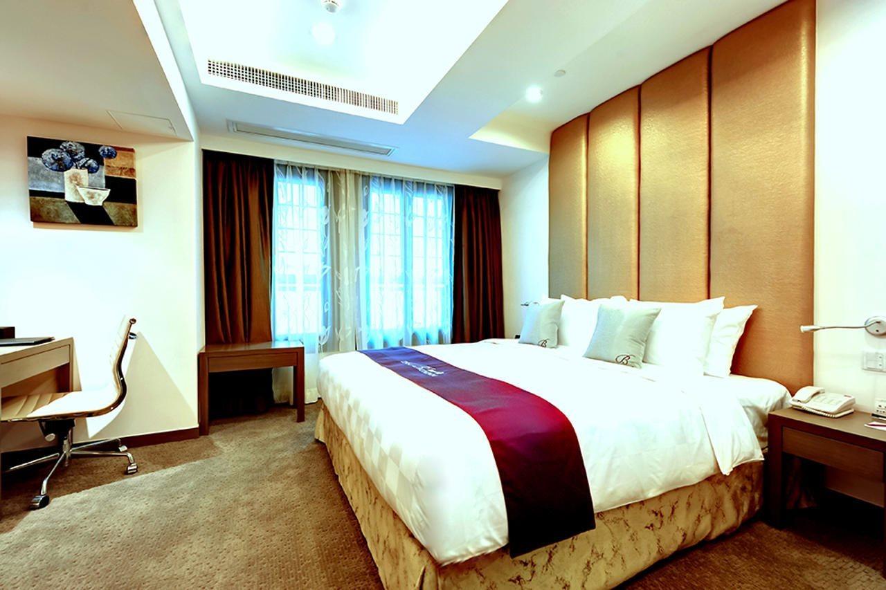 The Bauhinia Hotel - Central Hongkong Exteriör bild